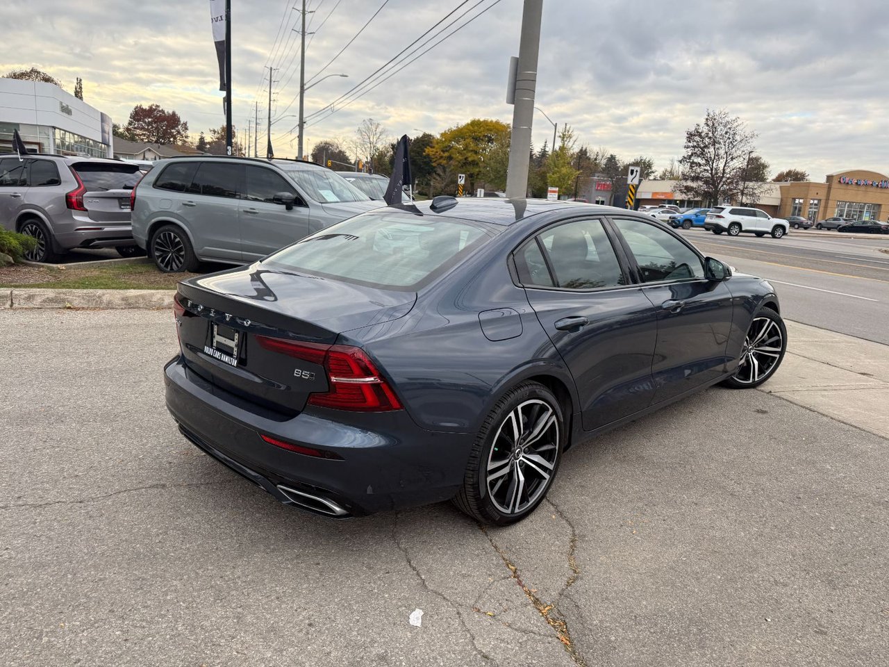 2022 Volvo S60 R-Design-10