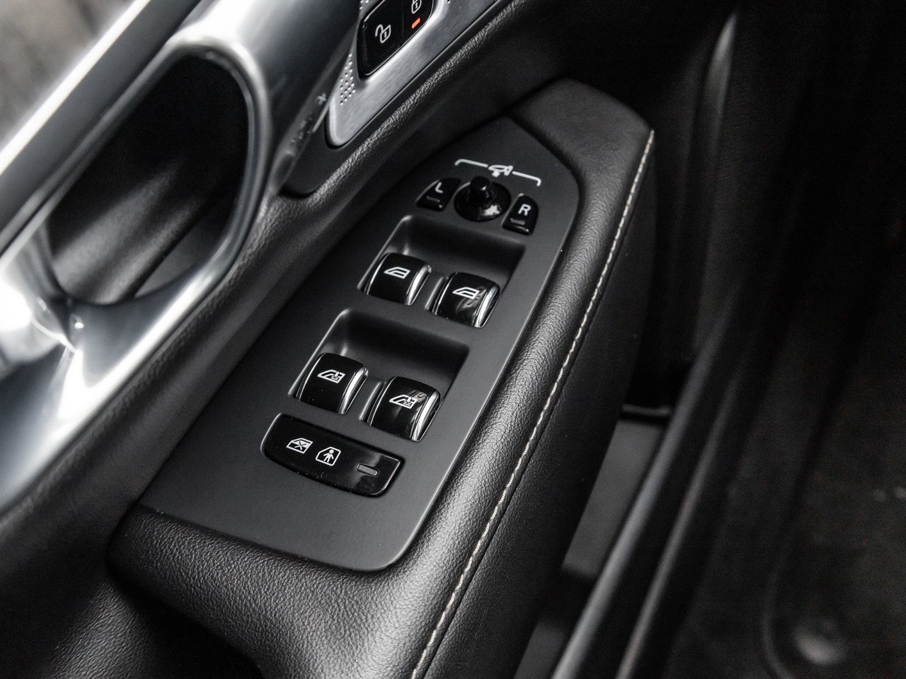 2022 Volvo S90 Inscription-14