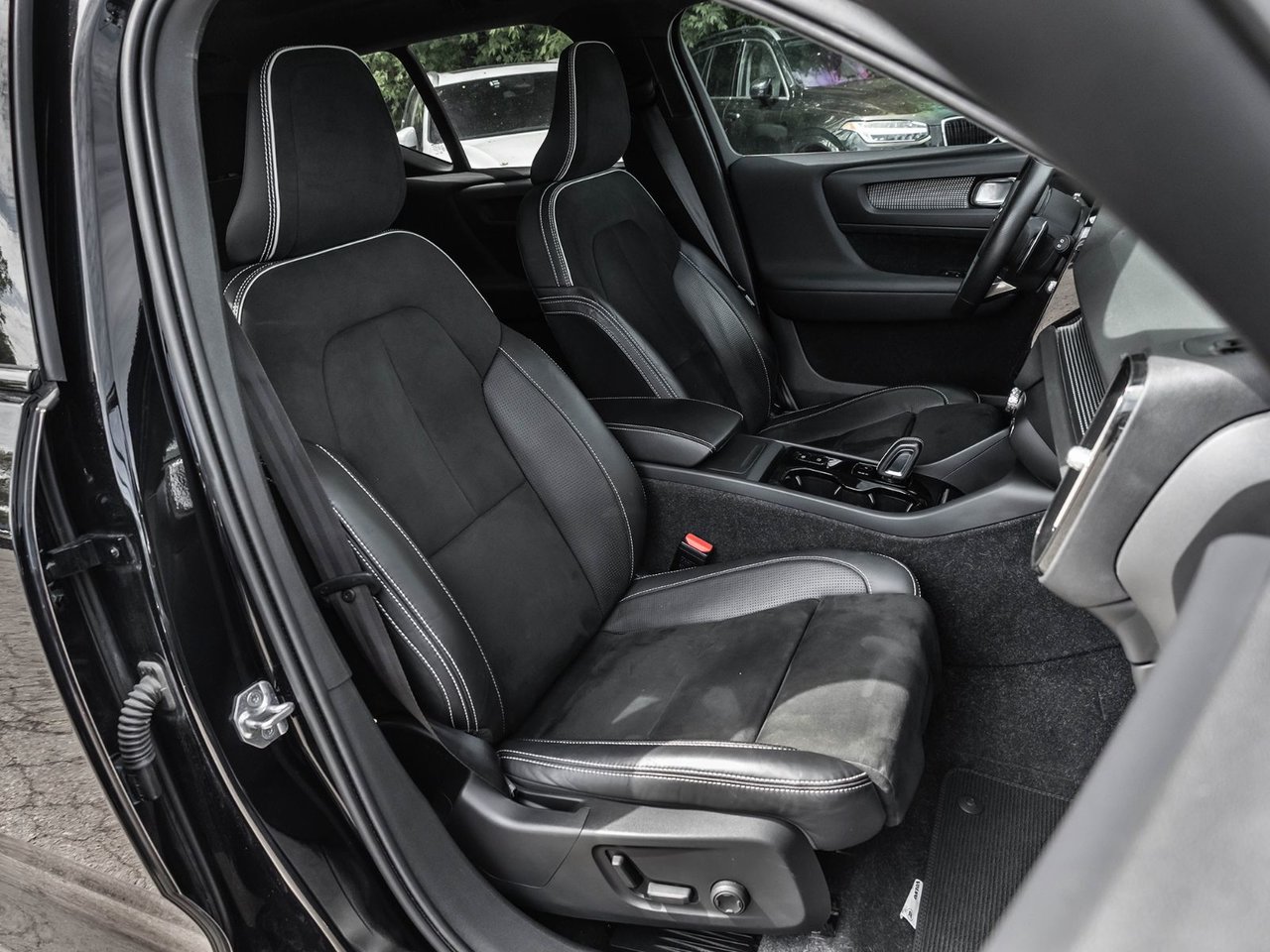 2020 Volvo XC40 R-Design-23