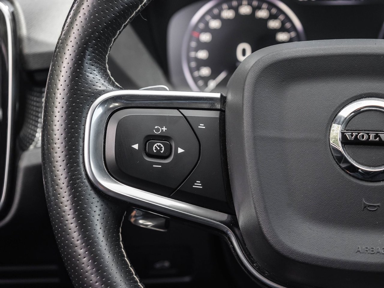 2020 Volvo XC40 R-Design-9
