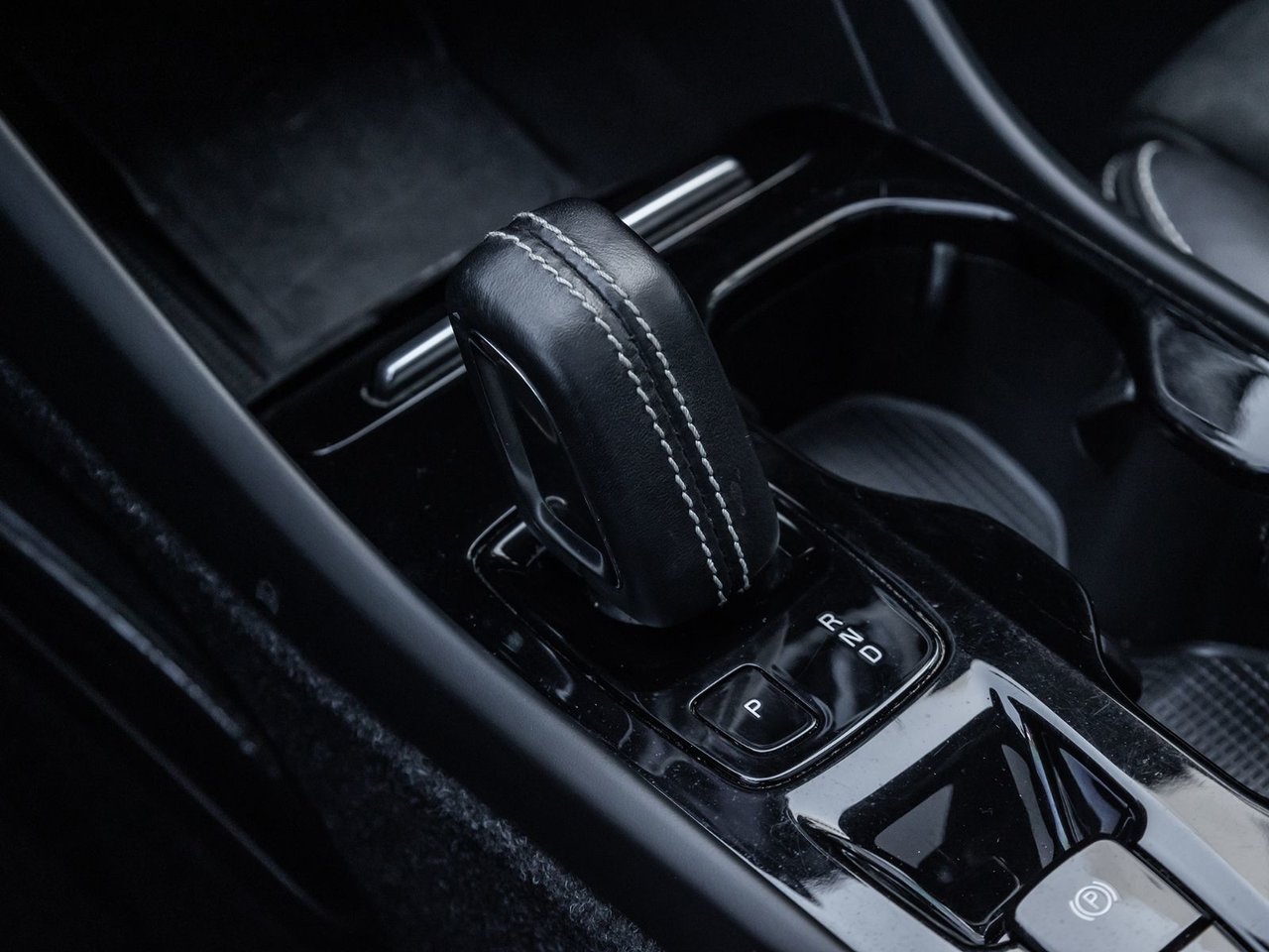 2020 Volvo XC40 R-Design-15