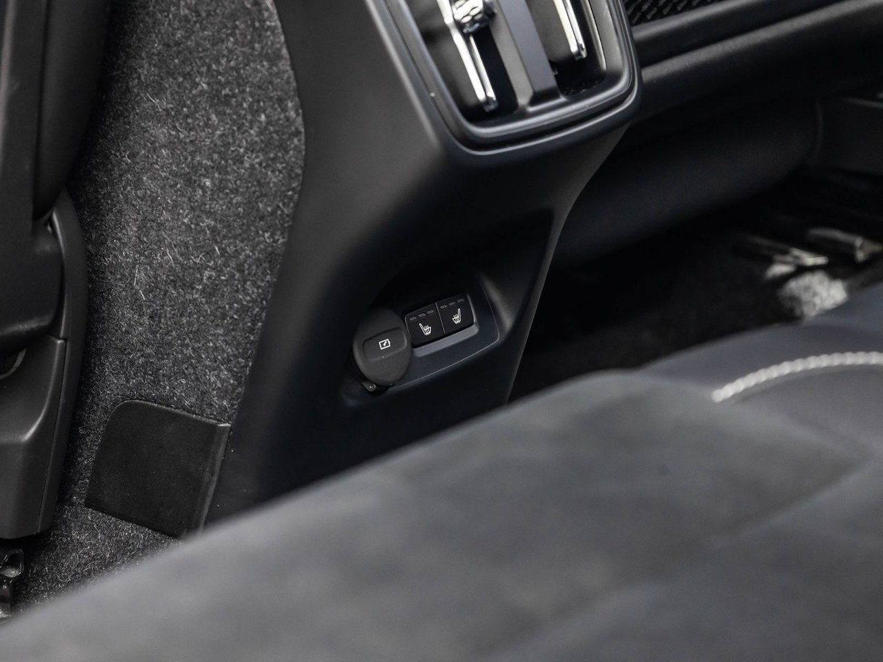 2020 Volvo XC40 R-Design-25