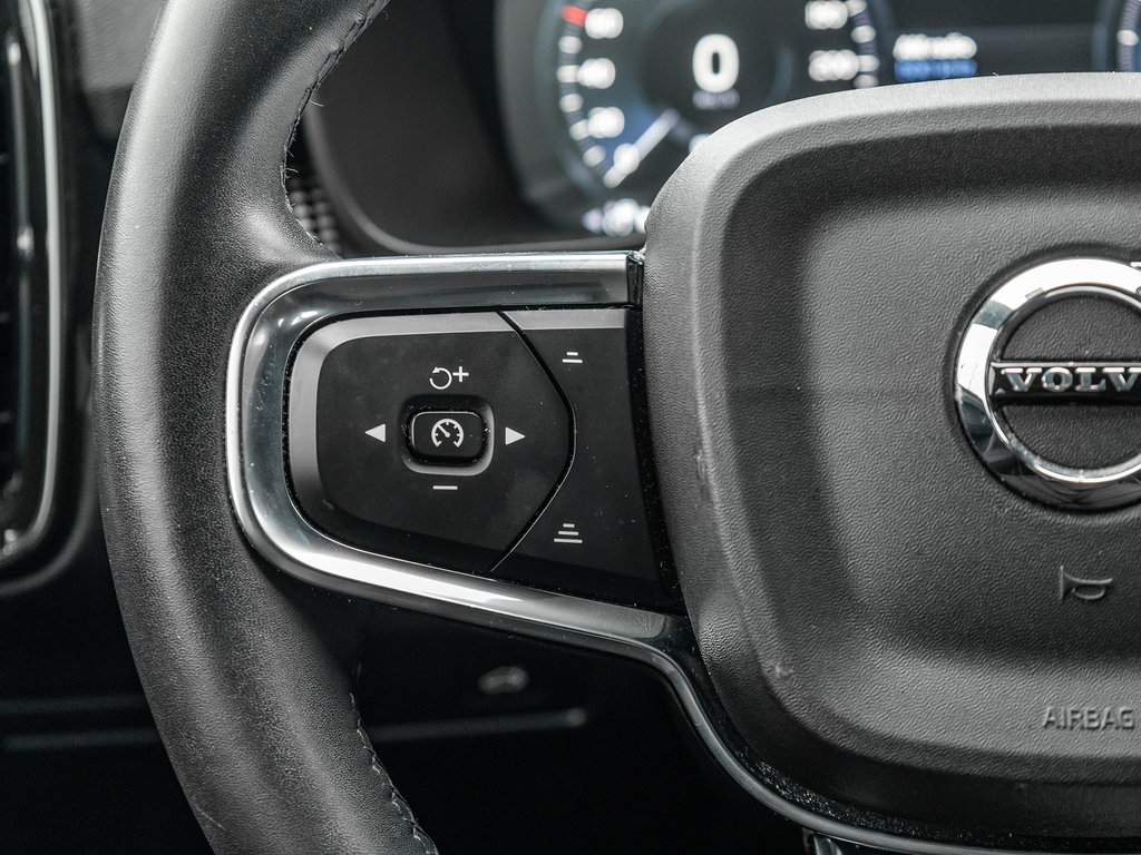 2022 Volvo XC40 R-Design-9