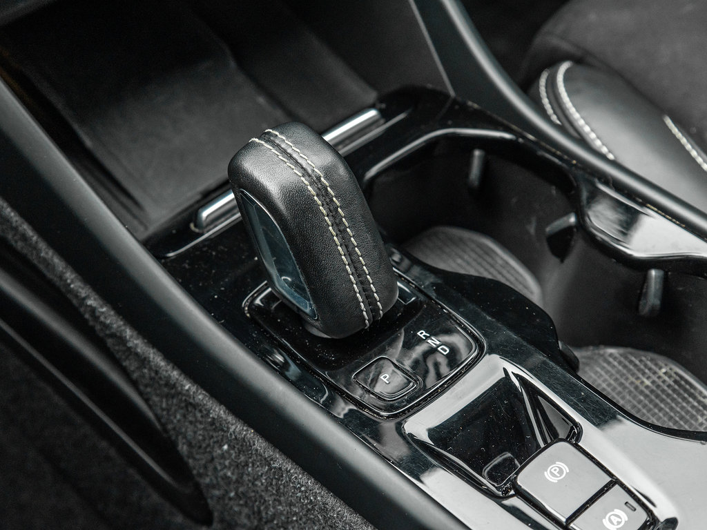 2022 Volvo XC40 R-Design-13