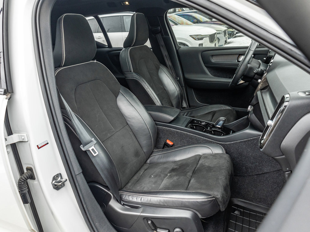 2022 Volvo XC40 R-Design-22