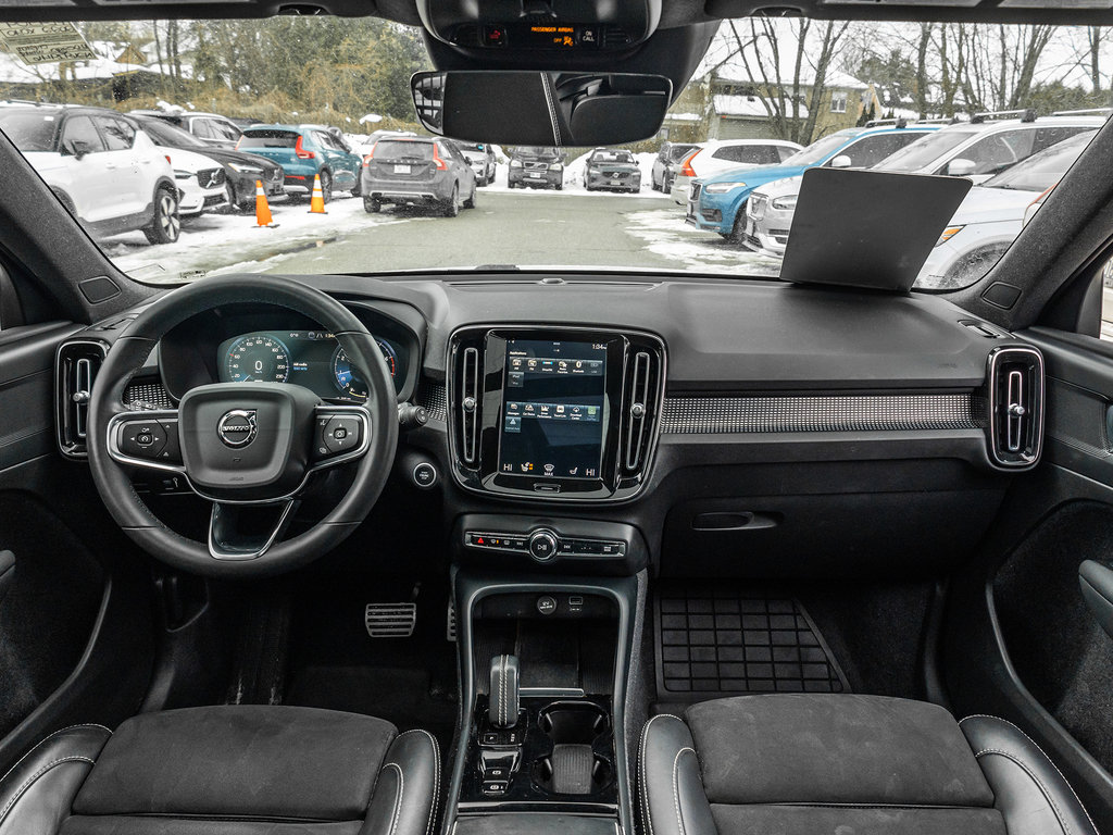 2022 Volvo XC40 R-Design-24