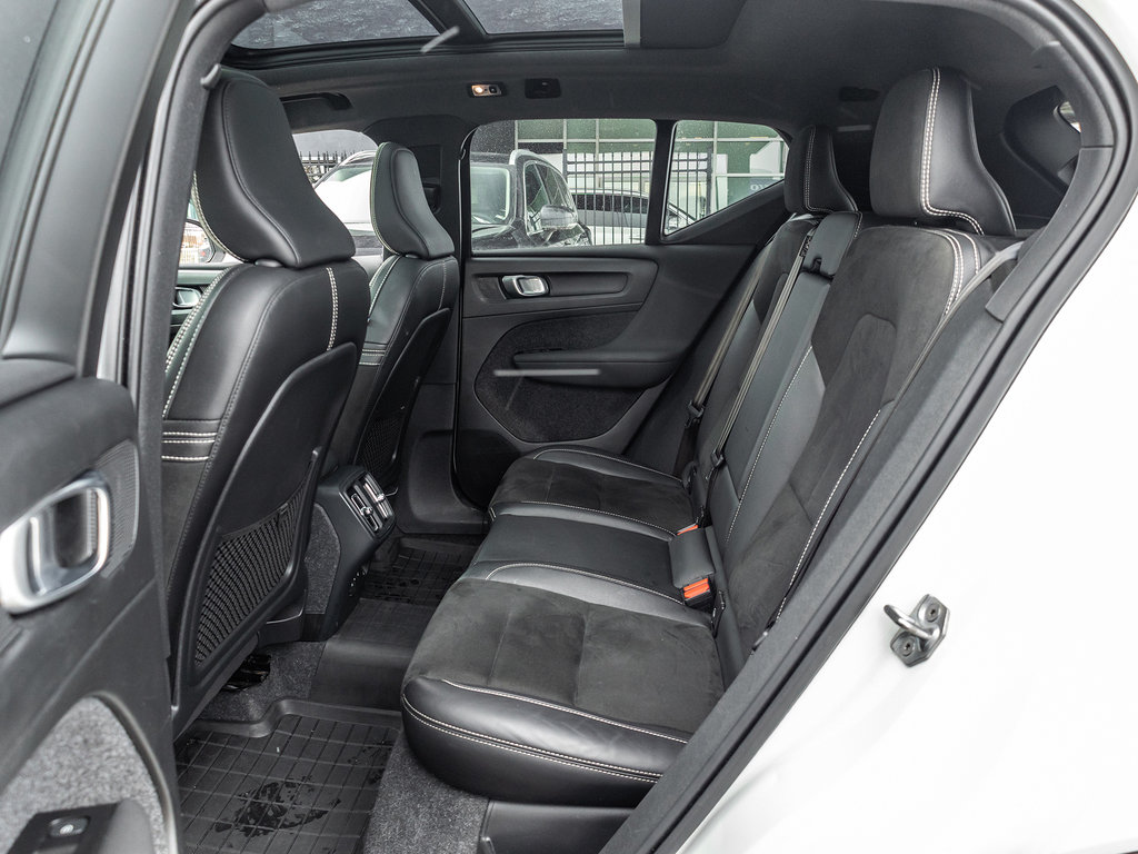 2022 Volvo XC40 R-Design-23