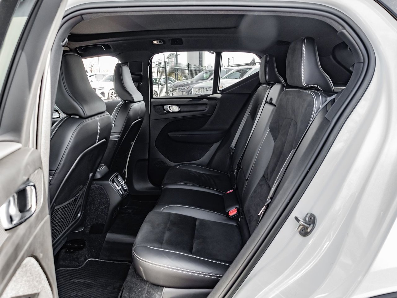 2022 Volvo XC40 R-Design-24