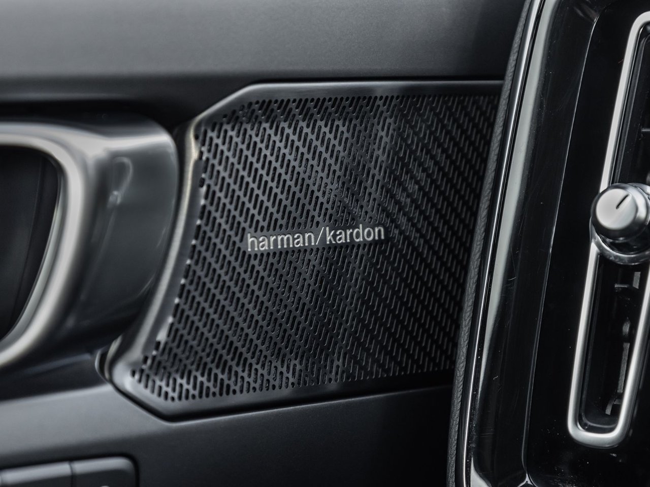 2022 Volvo XC40 R-Design-16