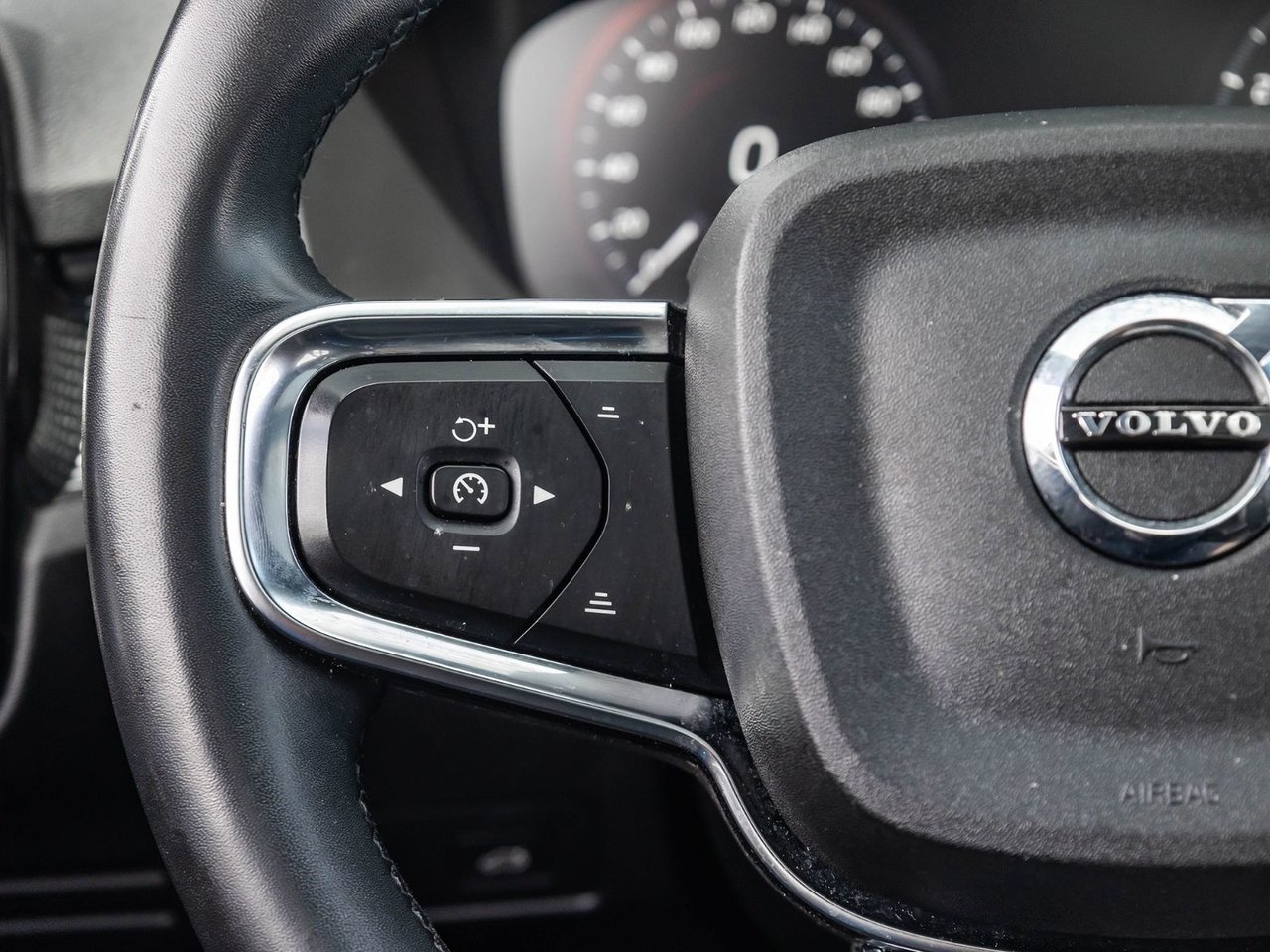 2022 Volvo XC40 R-Design-9