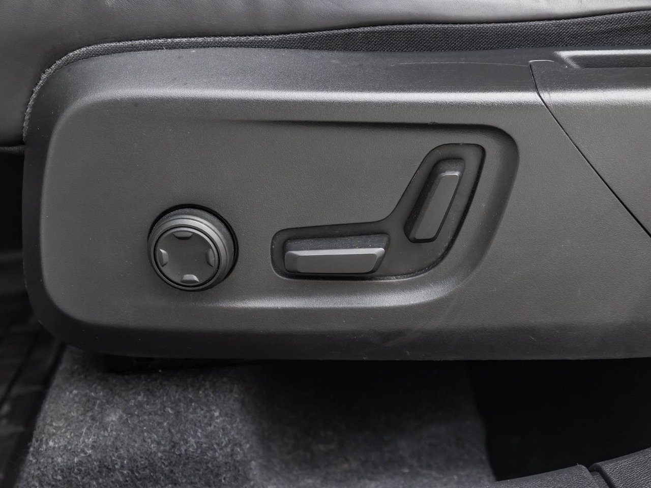 2022 Volvo XC40 R-Design-24