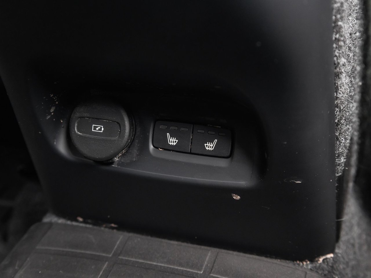 2025 Volvo XC40 Core Bright Theme-16