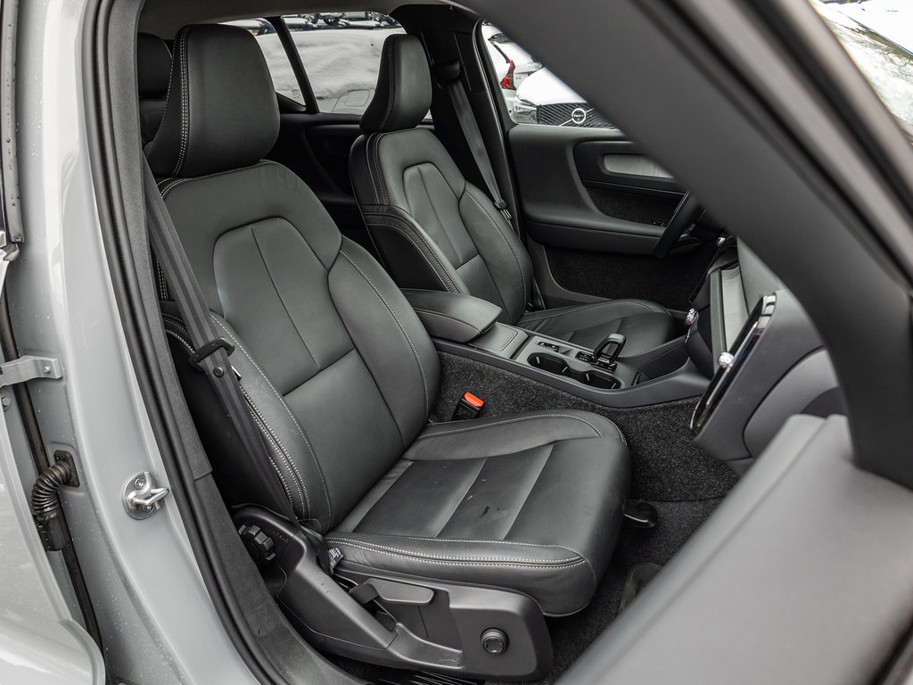2025 Volvo XC40 Core Bright Theme-20