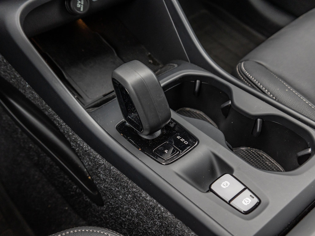 2025 Volvo XC40 Core Bright Theme-16