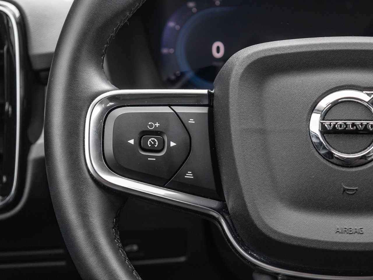 2025 Volvo XC40 Core Bright Theme-8