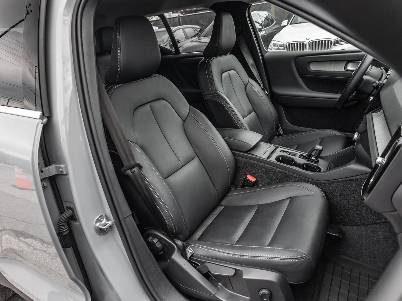 2025 Volvo XC40 Core Bright Theme-20