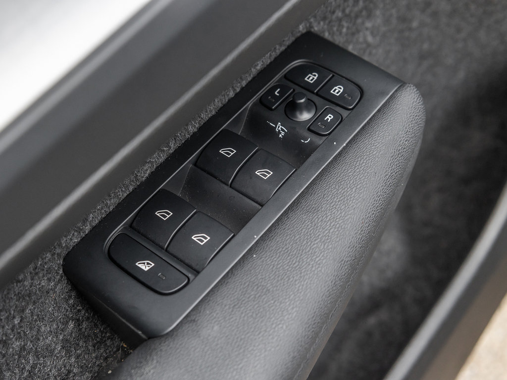 2025 Volvo XC40 Core Bright Theme-13