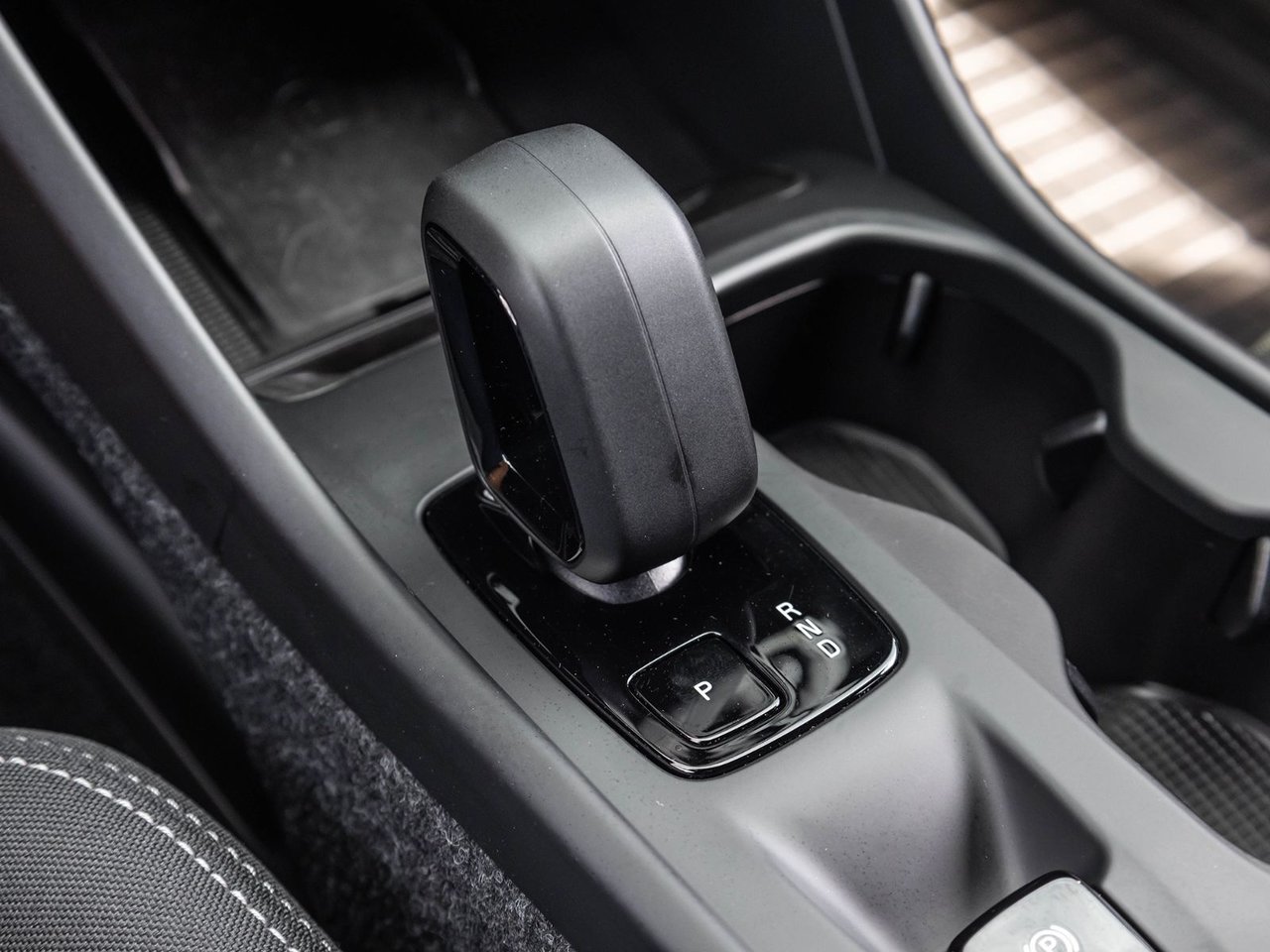 2025 Volvo XC40 Core Bright Theme-17