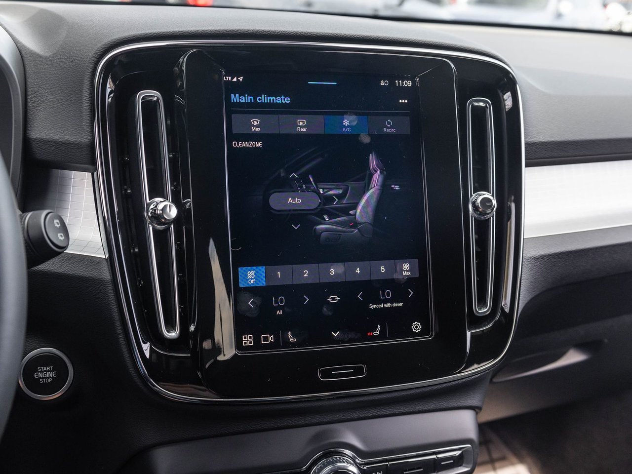 2025 Volvo XC40 Core Bright Theme-19