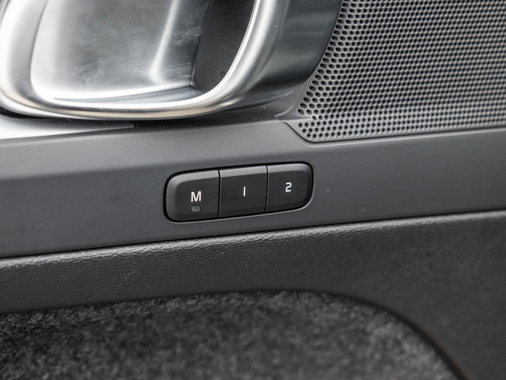 2025 Volvo XC40 Core Bright Theme-15