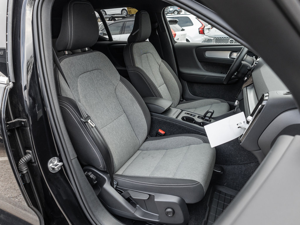 2025 Volvo XC40 Core Bright Theme-20