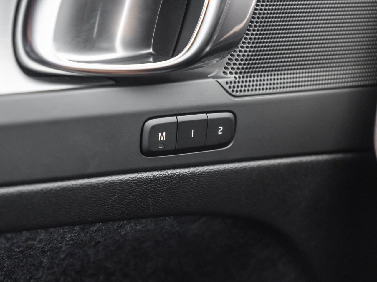 2025 Volvo XC40 Core Bright Theme-16