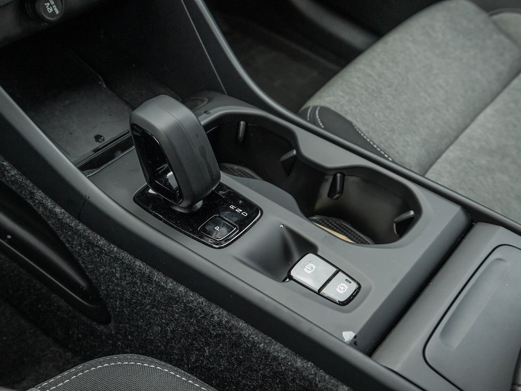 2025 Volvo XC40 Core Bright Theme-14