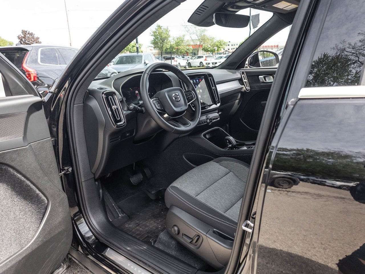 2025 Volvo XC40 Core Bright Theme-8