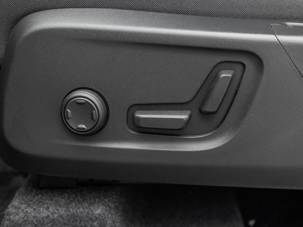 2025 Volvo XC40 Core Bright Theme-16