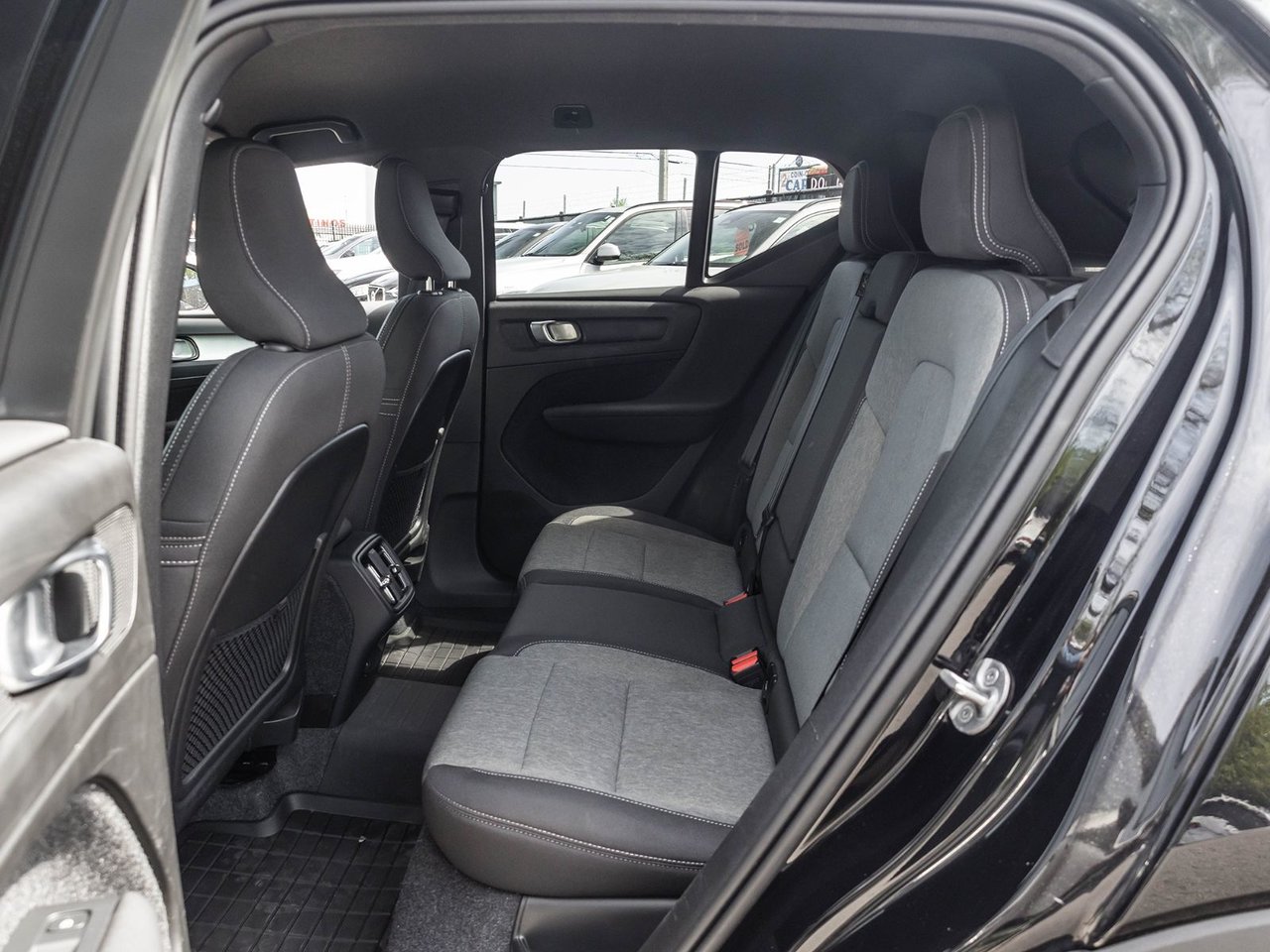 2025 Volvo XC40 Core Bright Theme-23