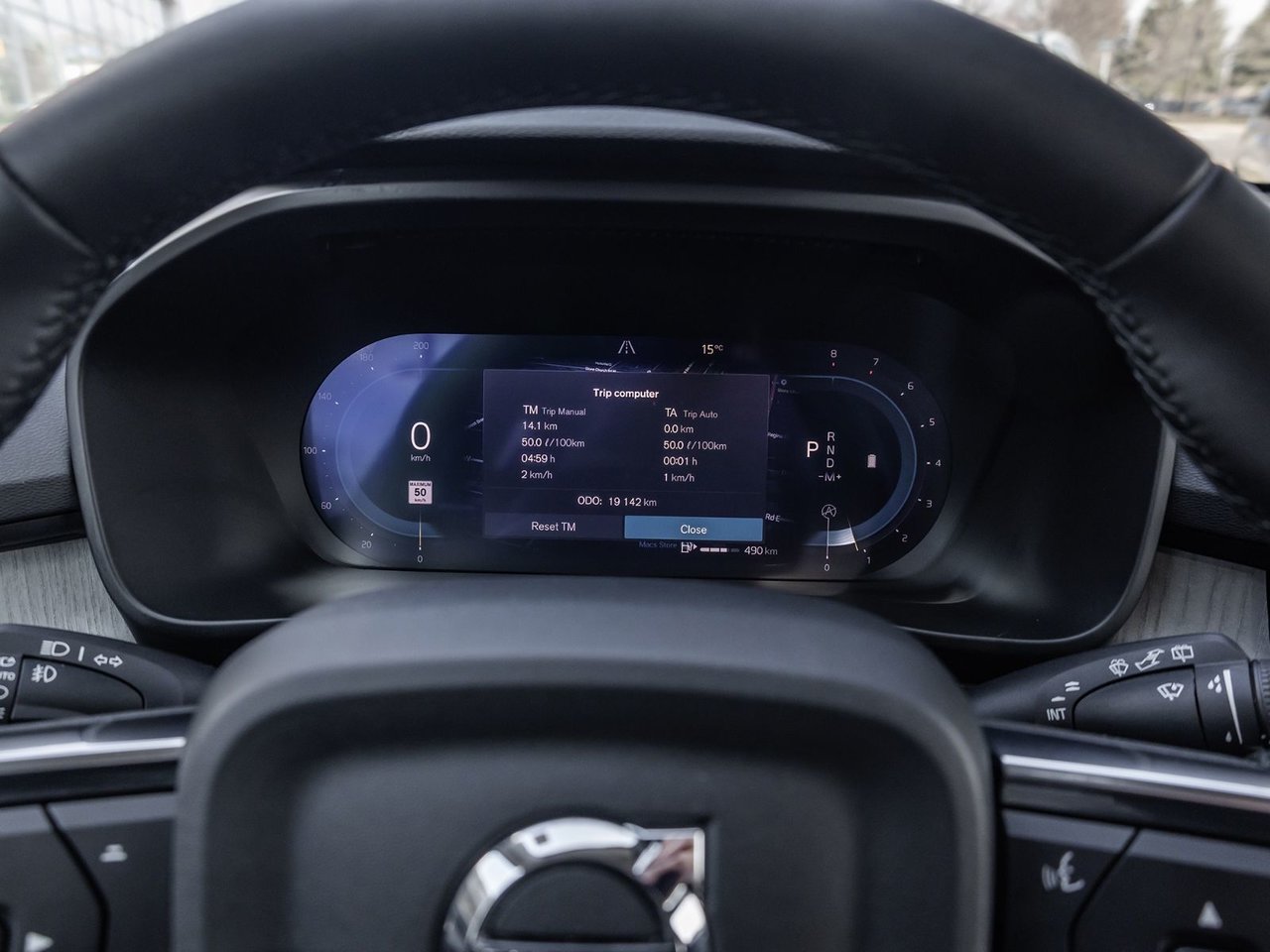 2025 Volvo XC40 Plus Dark Theme-12