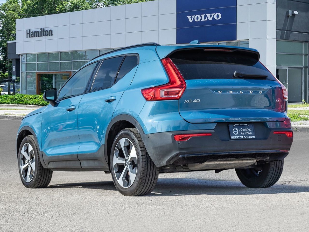 2025 Volvo XC40 Plus Dark Theme-4