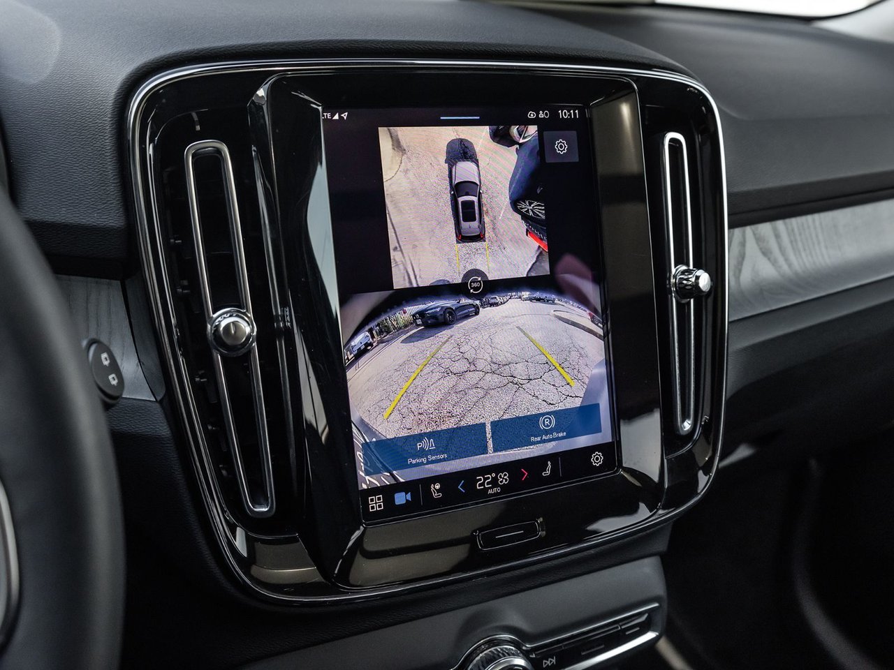 2025 Volvo XC40 Plus Dark Theme-14