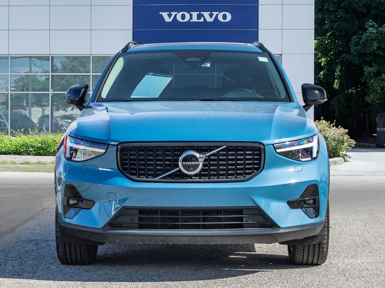 2025 Volvo XC40 Plus Dark Theme-1
