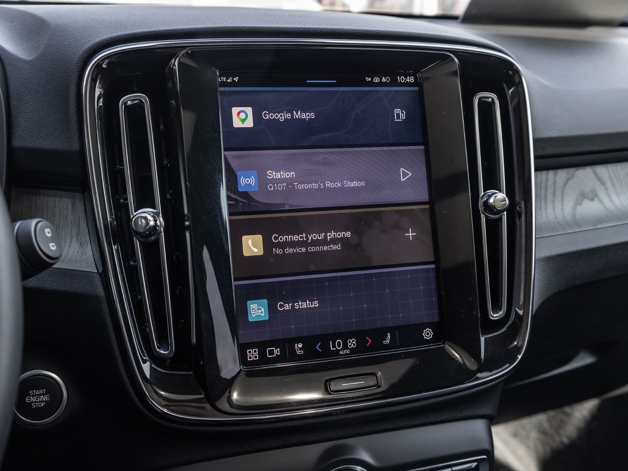 2025 Volvo XC40 Plus Dark Theme-20