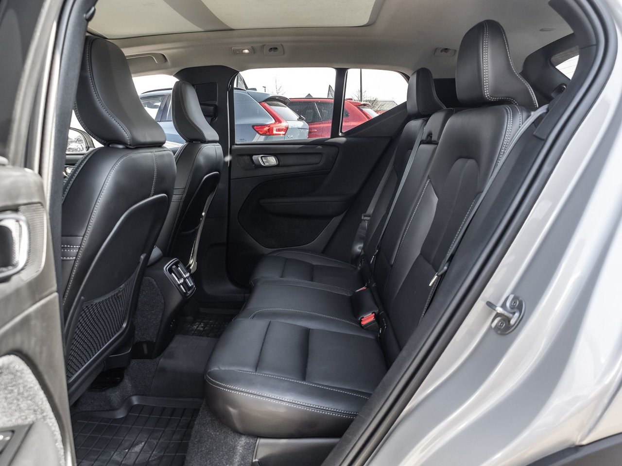 2025 Volvo XC40 Plus Dark Theme-27