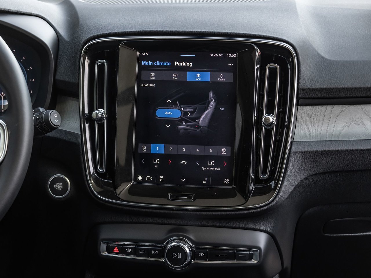 2025 Volvo XC40 Plus Dark Theme-29