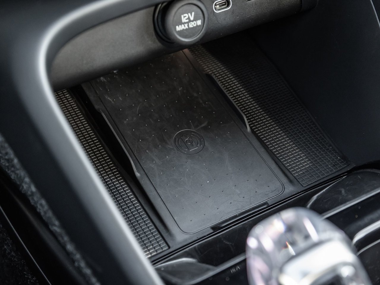 2025 Volvo XC40 Plus Dark Theme-19