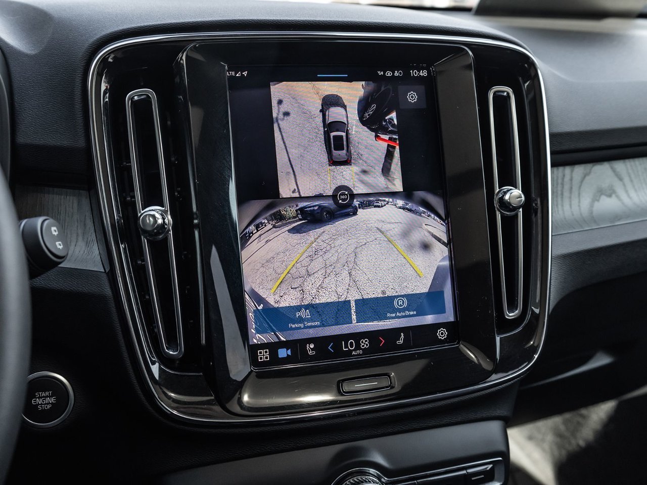 2025 Volvo XC40 Plus Dark Theme-14