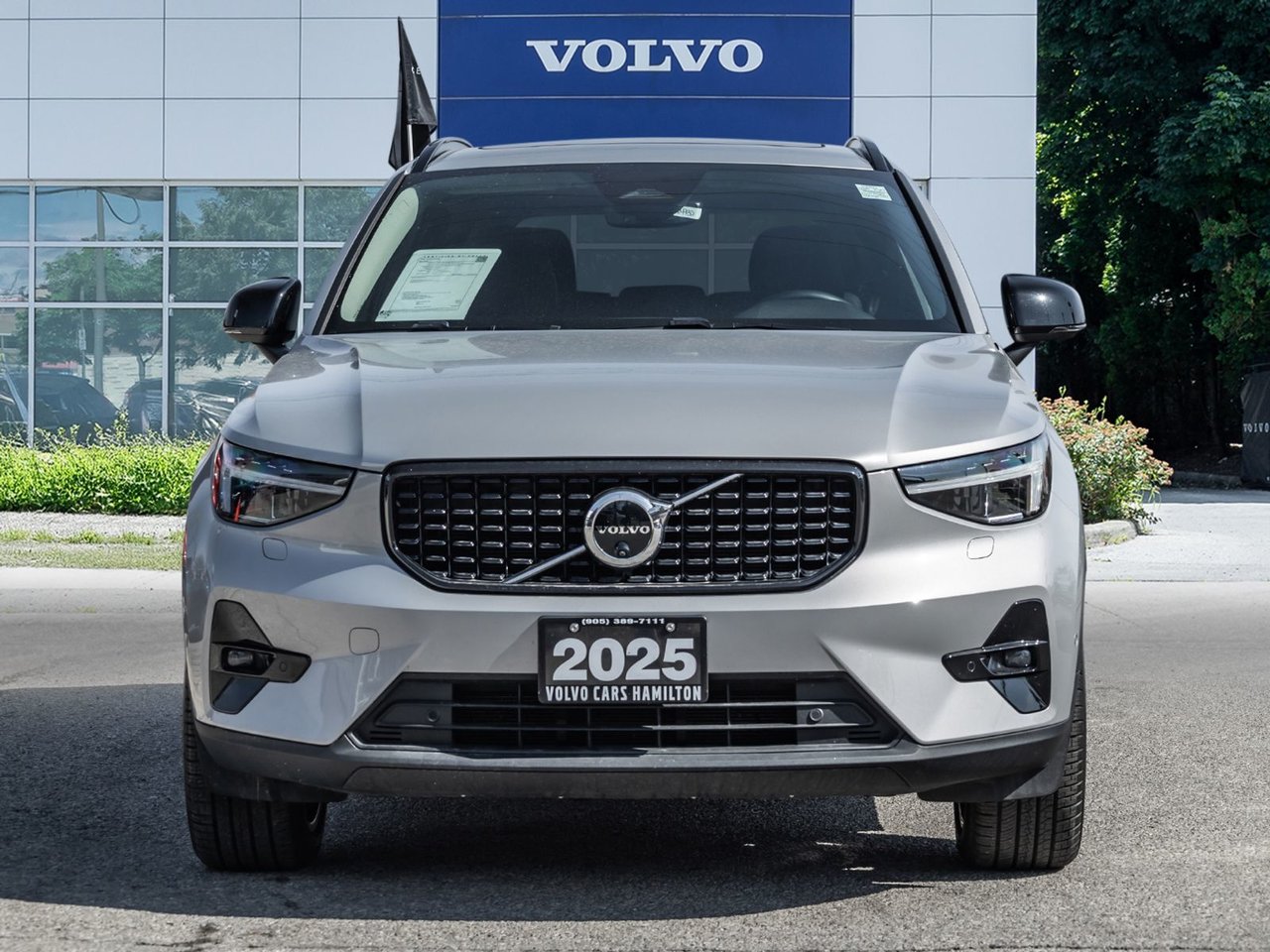 2025 Volvo XC40 Plus Dark Theme-1