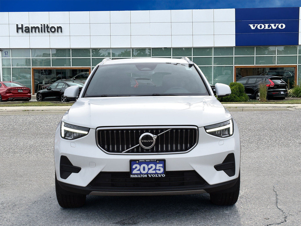 2025 Volvo XC40 Core Bright Theme-3