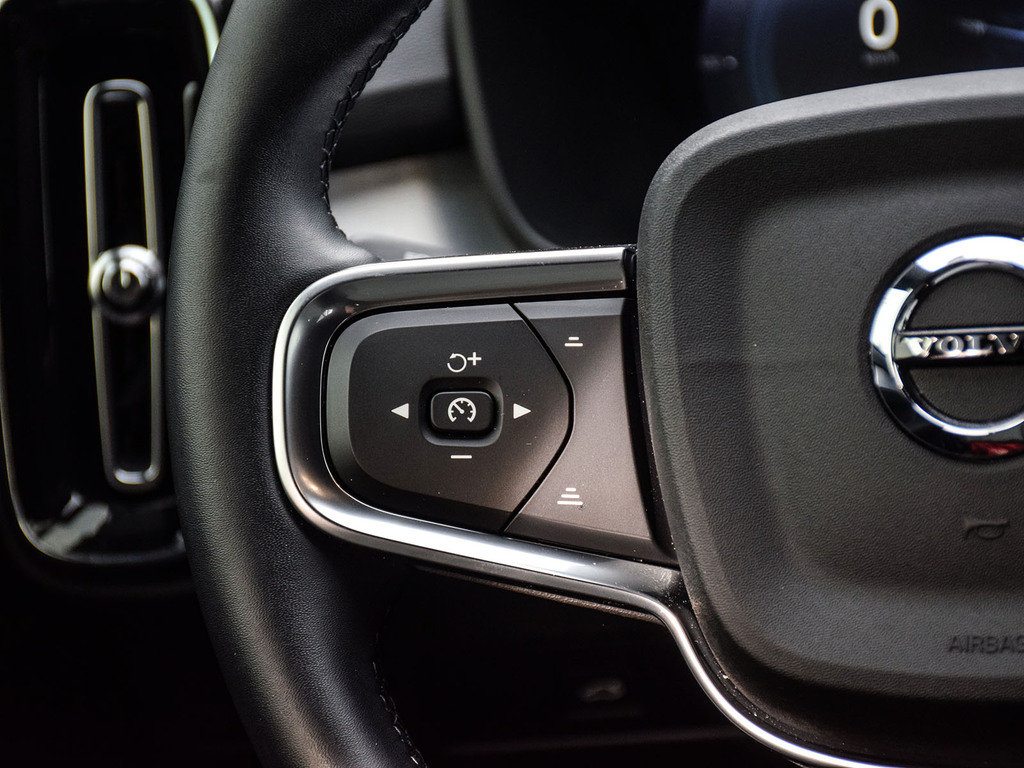 2025 Volvo XC40 Core Bright Theme-13