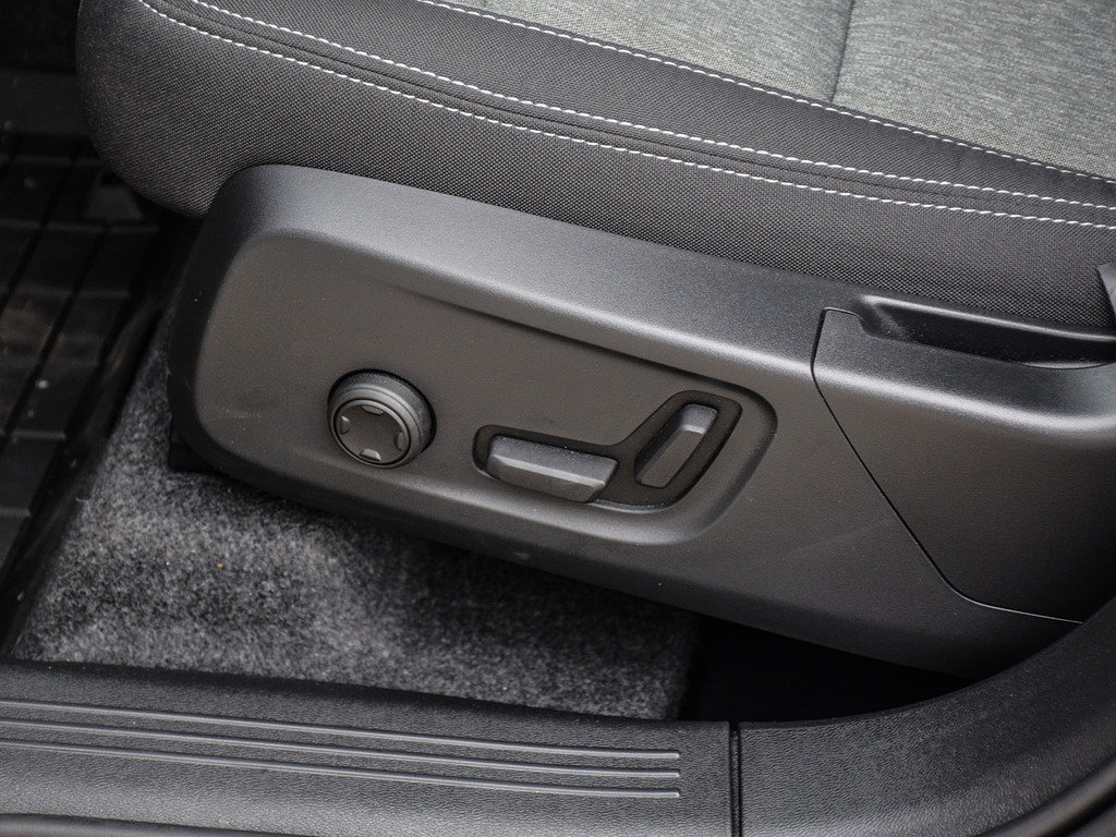 2025 Volvo XC40 Core Bright Theme-20