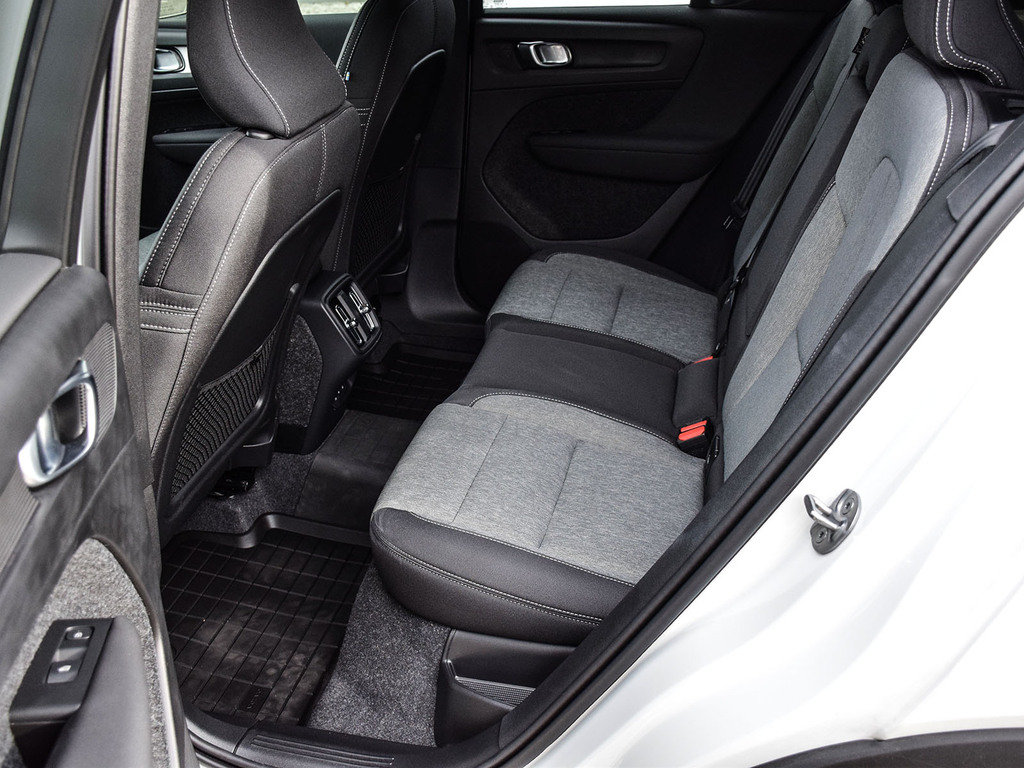 2025 Volvo XC40 Core Bright Theme-9