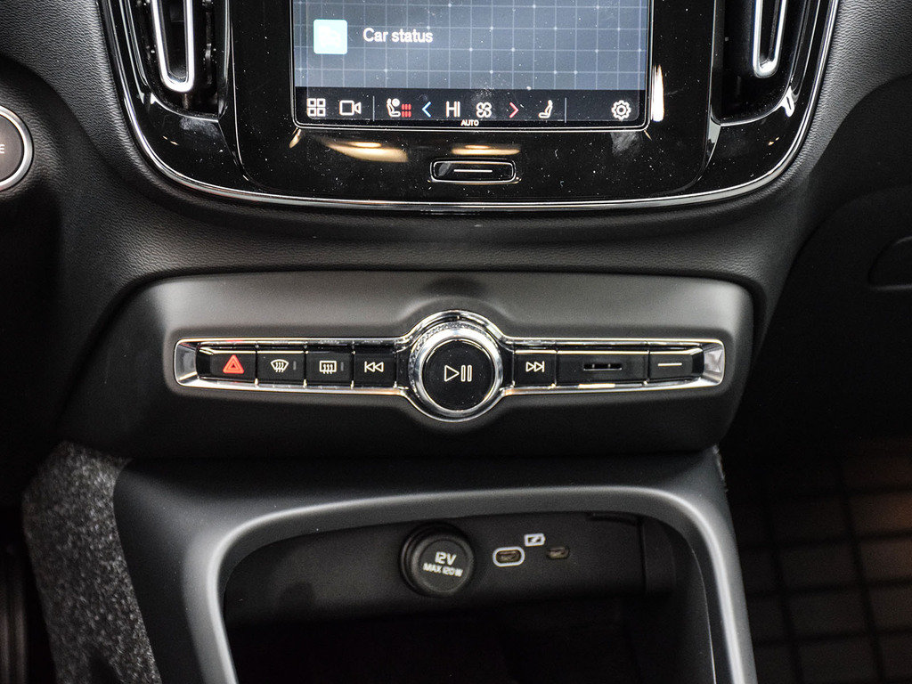 2025 Volvo XC40 Core Bright Theme-17