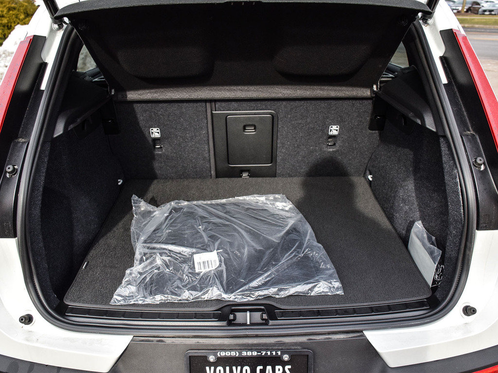 2025 Volvo XC40 Core Bright Theme-8