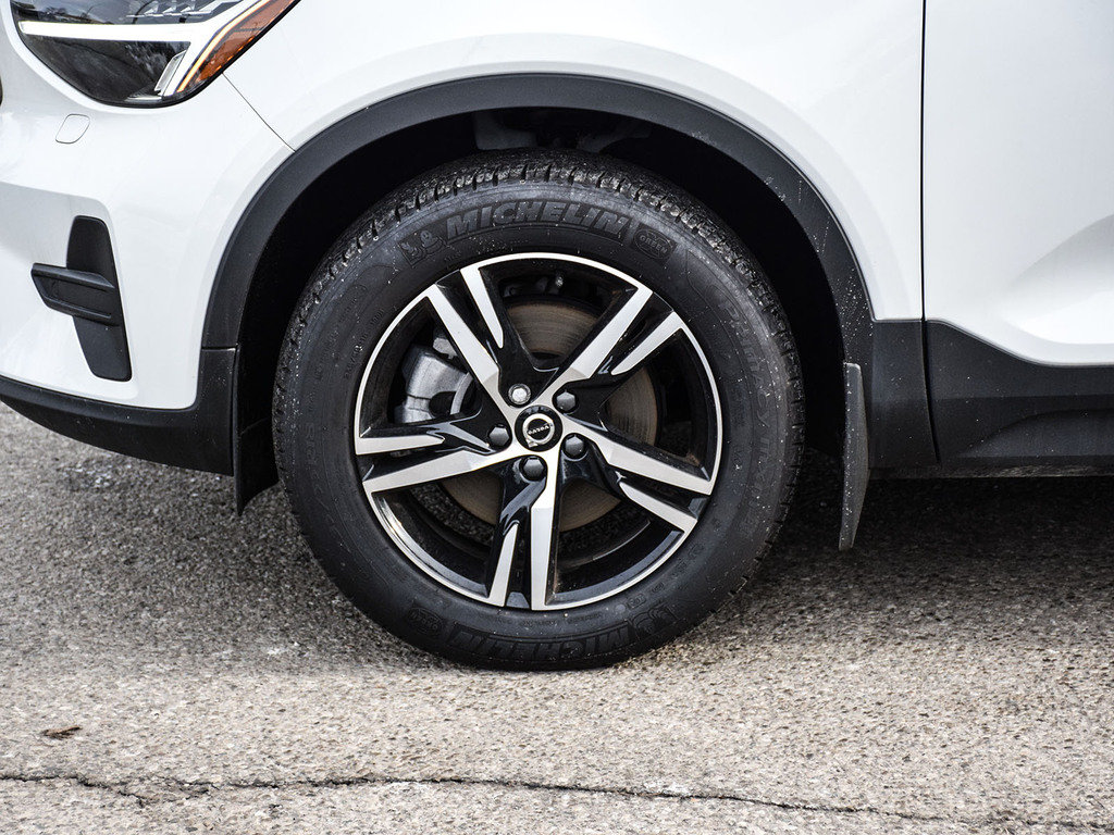 2025 Volvo XC40 Core Bright Theme-4