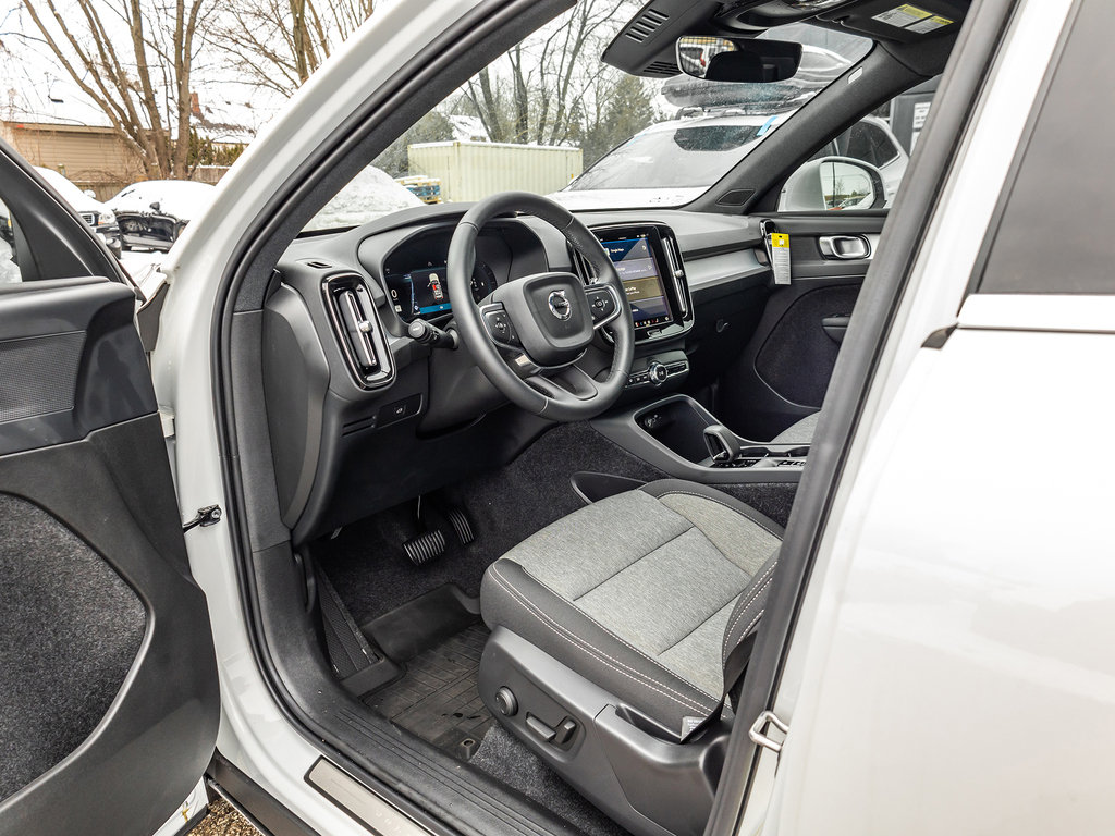 2025 Volvo XC40 Core Bright Theme-6