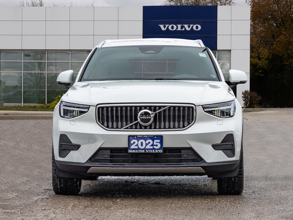 2025 Volvo XC40 Core Bright Theme-1