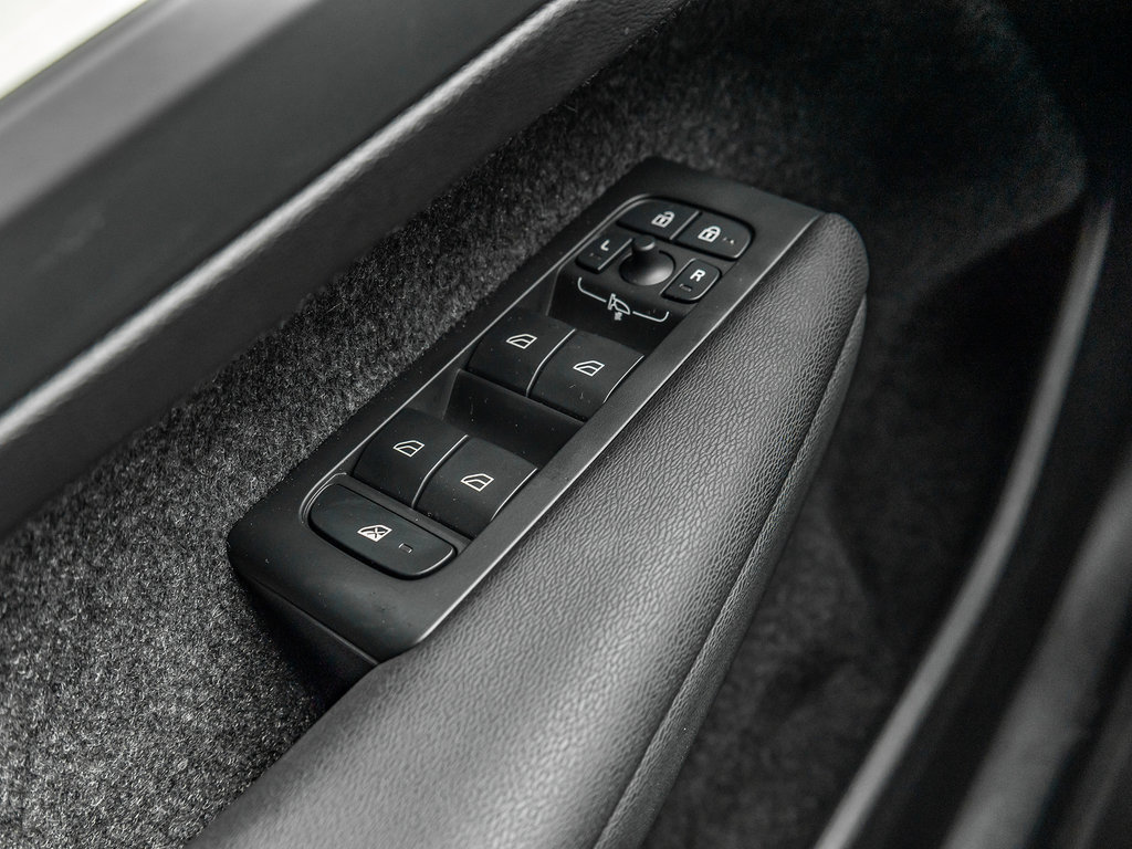 2025 Volvo XC40 Core Bright Theme-14